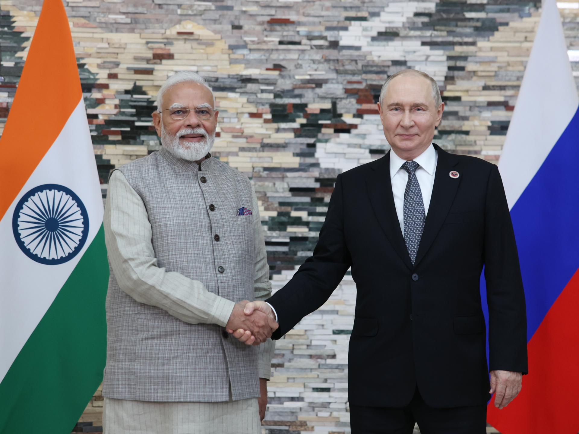India advierte que nuevos aranceles de EE. UU. sobre el petróleo ruso podrían afectar los lazos bilaterales