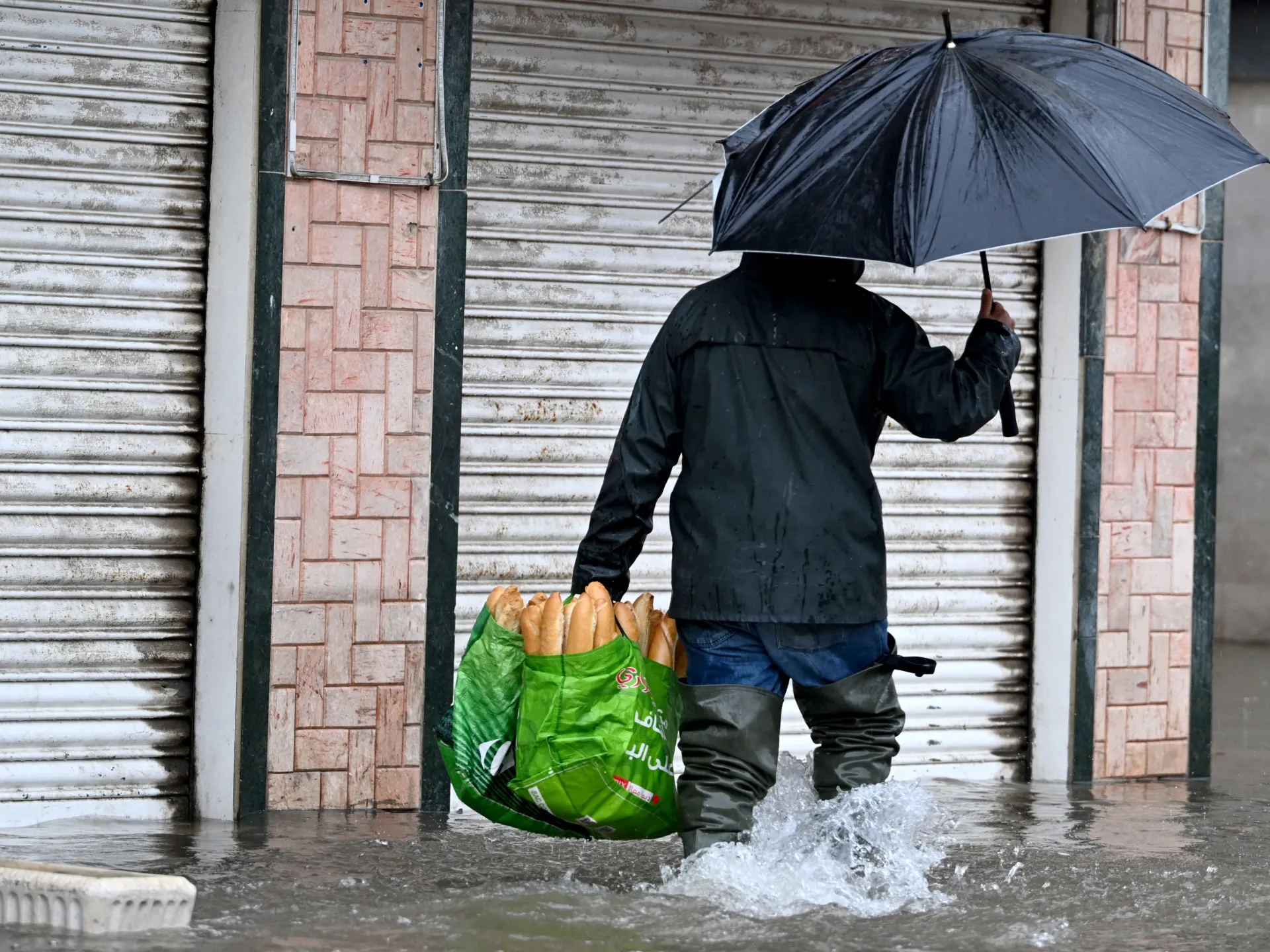 Inundaciones en Túnez paralizan la capital y atrapan a automovilistas y residentes