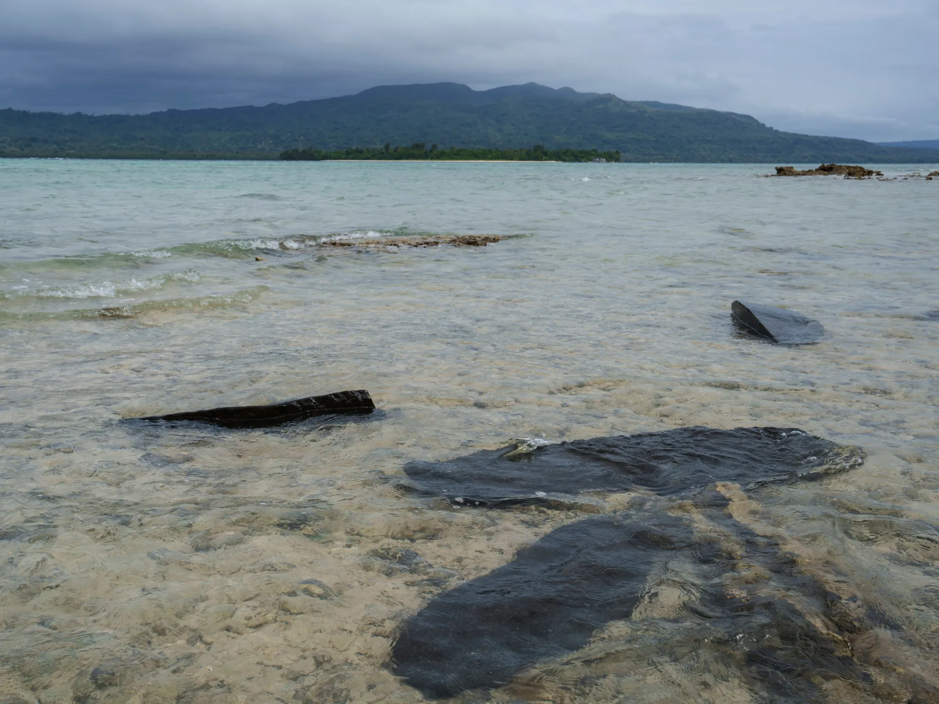 Un muerto y más de 30 desaparecidos tras el hundimiento de un ferry en Vanuatu, según la oficina del primer ministro