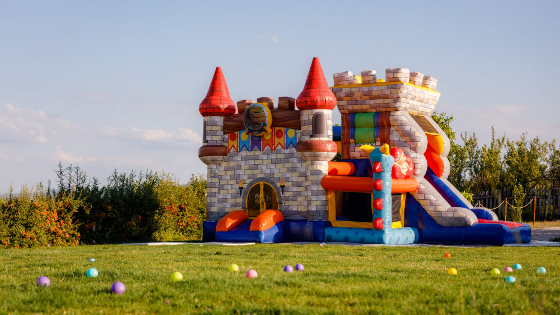 Un castillo hinchable provoca un horrible brote de SARM que afecta a 48 niños en Irlanda