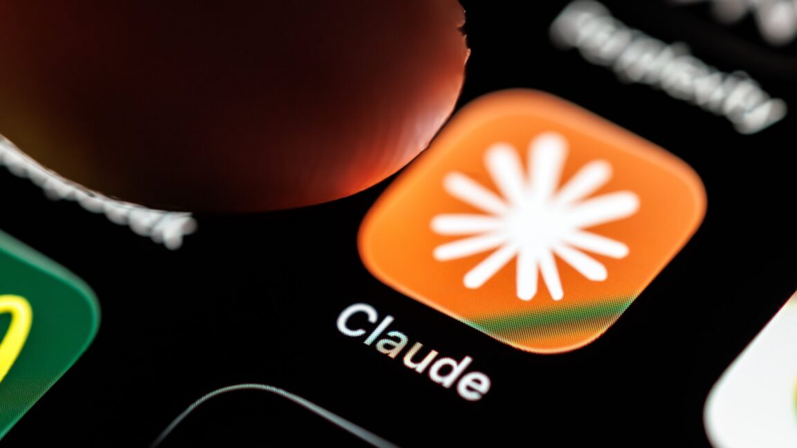 Usuarios de Claude encontraron formas de sortear las medidas de seguridad para la investigación de armas biológicas