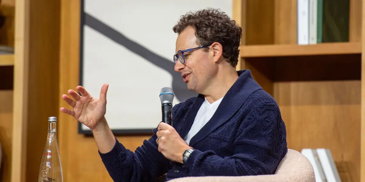 Dario Amodei afirma que el hackeo de Hugging Face por parte de OpenAI le convenció de que la IA necesita frenar