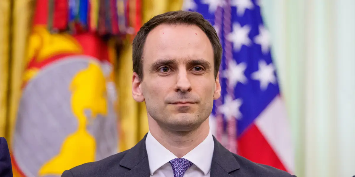 El asesor tecnológico de Trump aconseja a las empresas de IA preocupadas por la seguridad de sus modelos: 'Simplemente deténganse'