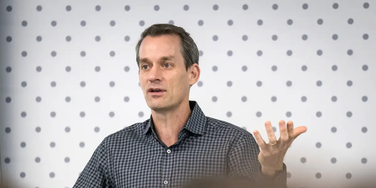 El ex científico jefe de Google, Jeff Dean, vuelve a buscar financiación para su nueva startup de IA y apunta a una valoración de unos 50.000 millones de dólares