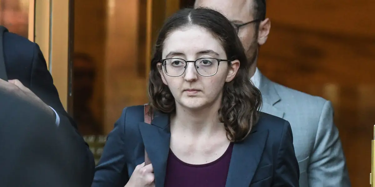 Fundador de organización benéfica afirma que dio empleo en secreto a Caroline Ellison, figura del fraude en FTX
