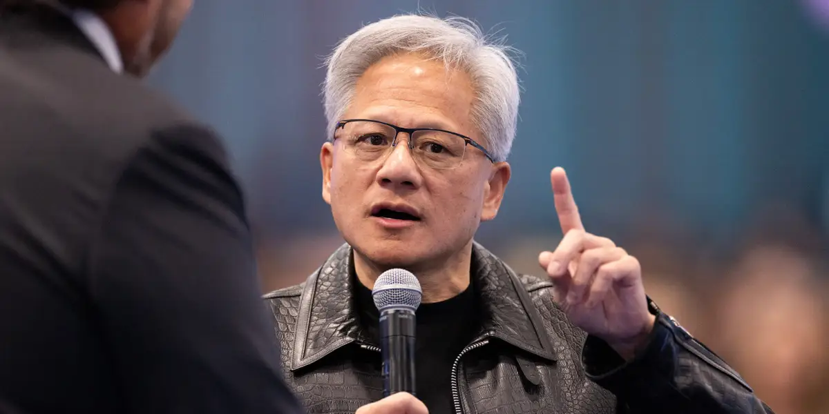 Jensen Huang de Nvidia afirma que los directores ejecutivos de IA tienen "motivos ocultos" para advertir sobre el apocalipsis