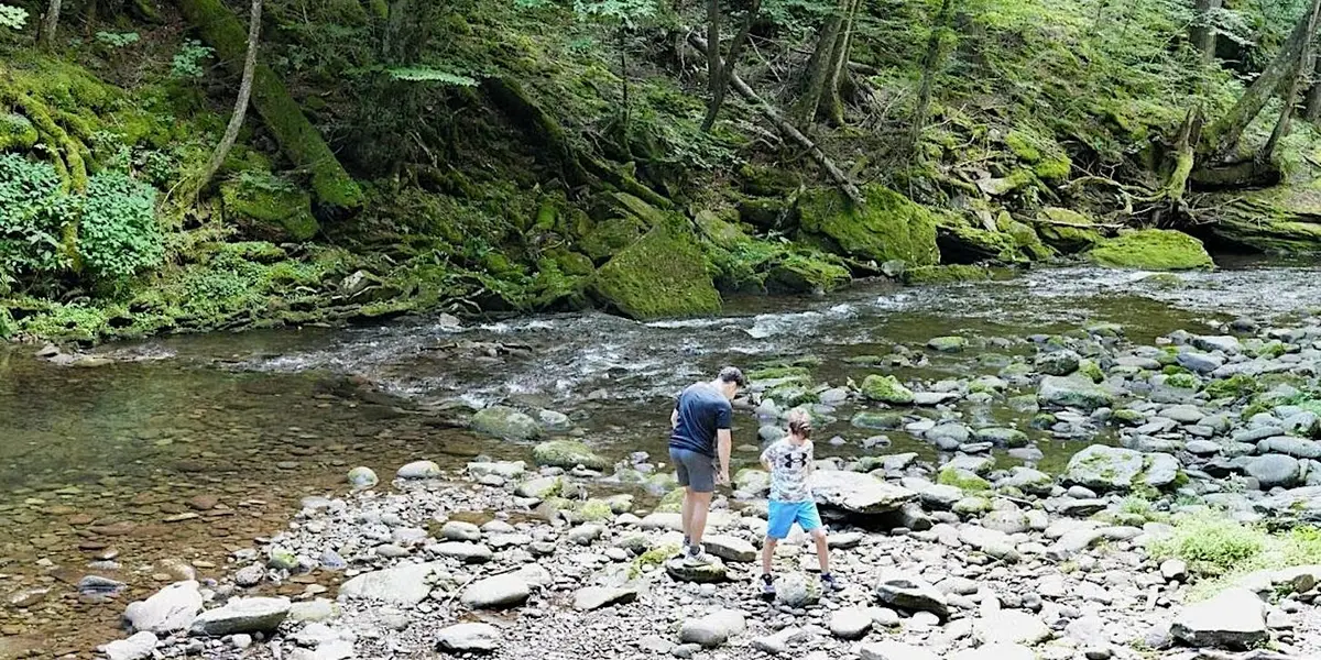 Mi familia de cuatro visita el mismo lugar de vacaciones varias veces al año. Espero que mis hijos lo recuerden con cariño.