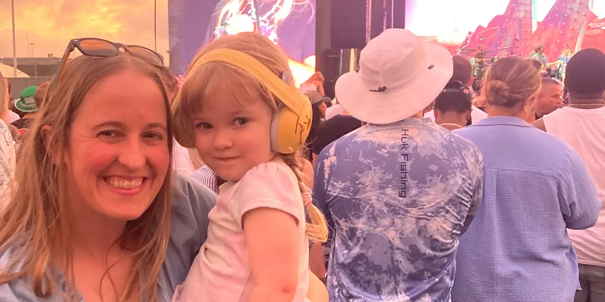 Mi hija de 3 años ha estado en más de una docena de grandes conciertos. No nos preocupan las horas tardías de dormir.