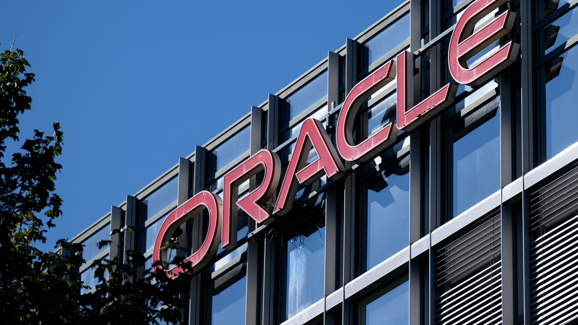 Las acciones de Oracle suben un 7 % tras superar las expectativas de beneficios y duplicar los ingresos de su infraestructura en la nube