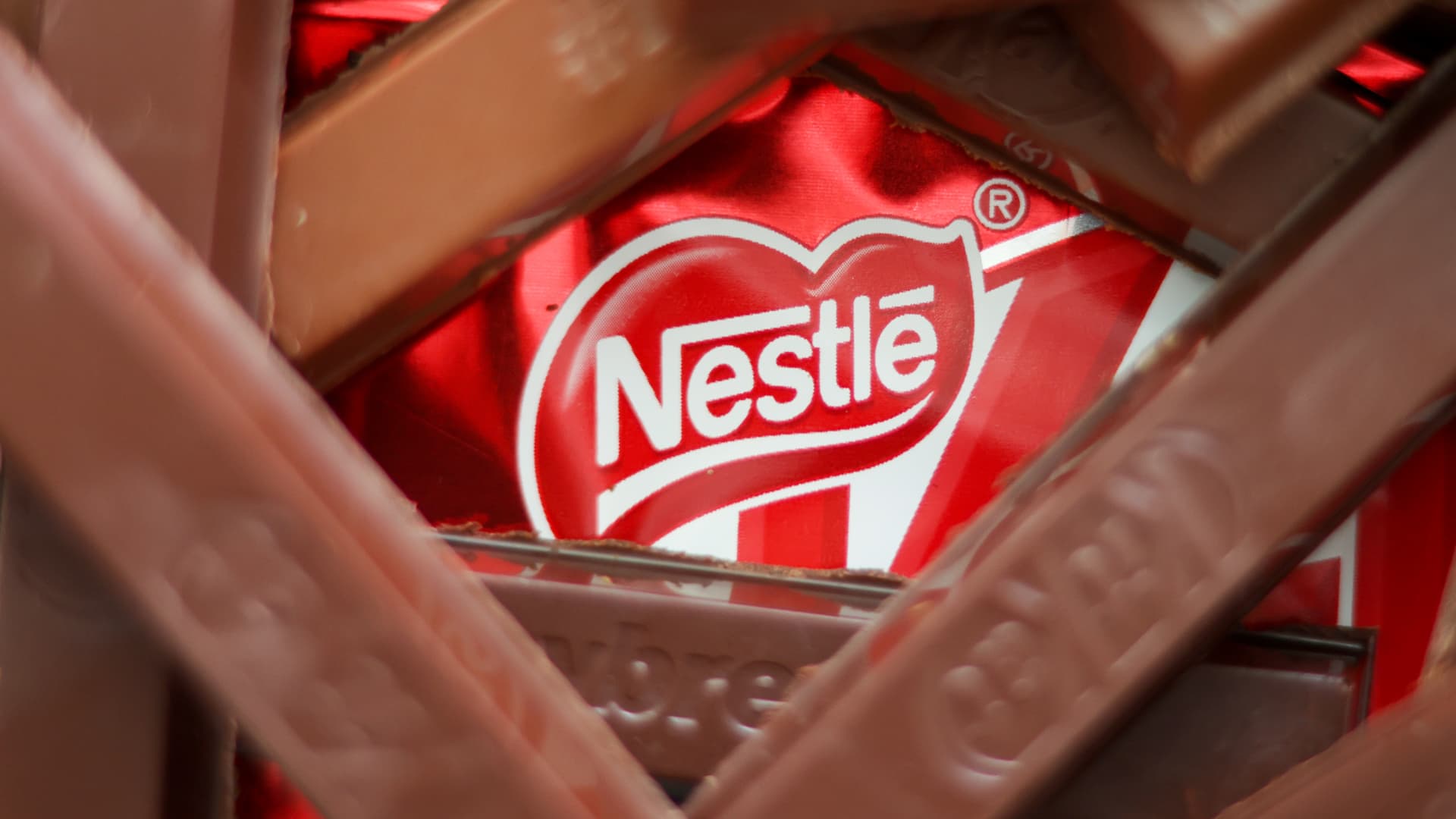 Putin apunta al negocio de Nestlé en Rusia mientras el Kremlin endurece su control sobre los activos occidentales