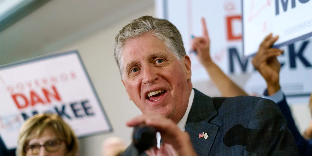 Un puente roto y la furia de los votantes se combinan para derrotar al gobernador de Rhode Island, a manos de la ejecutiva de CVS a la que venció hace 4 años