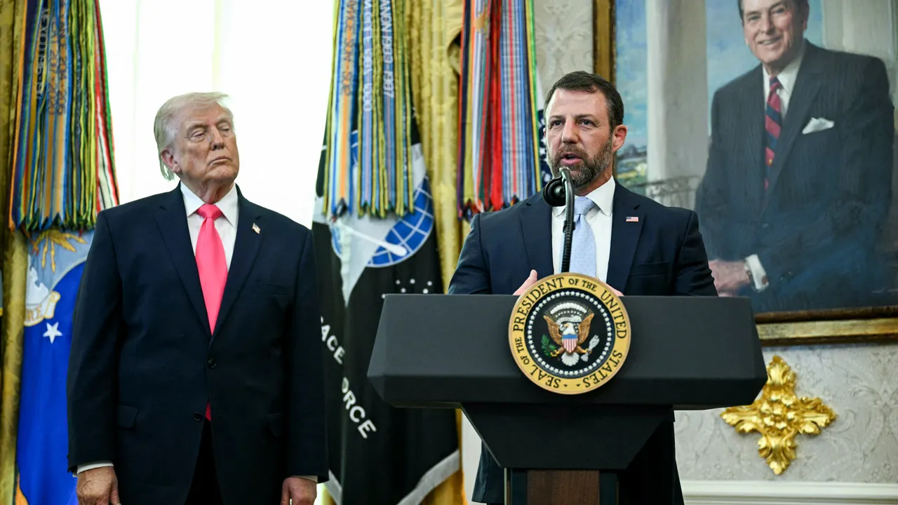 20 estados demandan a la administración Trump para bloquear regla que dificulta la obtención de visas y residencias para inmigrantes