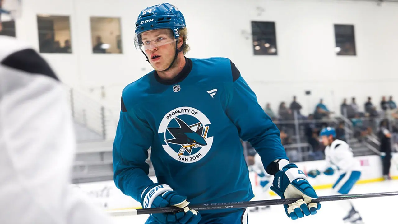 Alexander Karmanov, prospecto de los Sharks de 2.13 metros, se agarra a golpes con novato de los Kings en violenta pelea viral