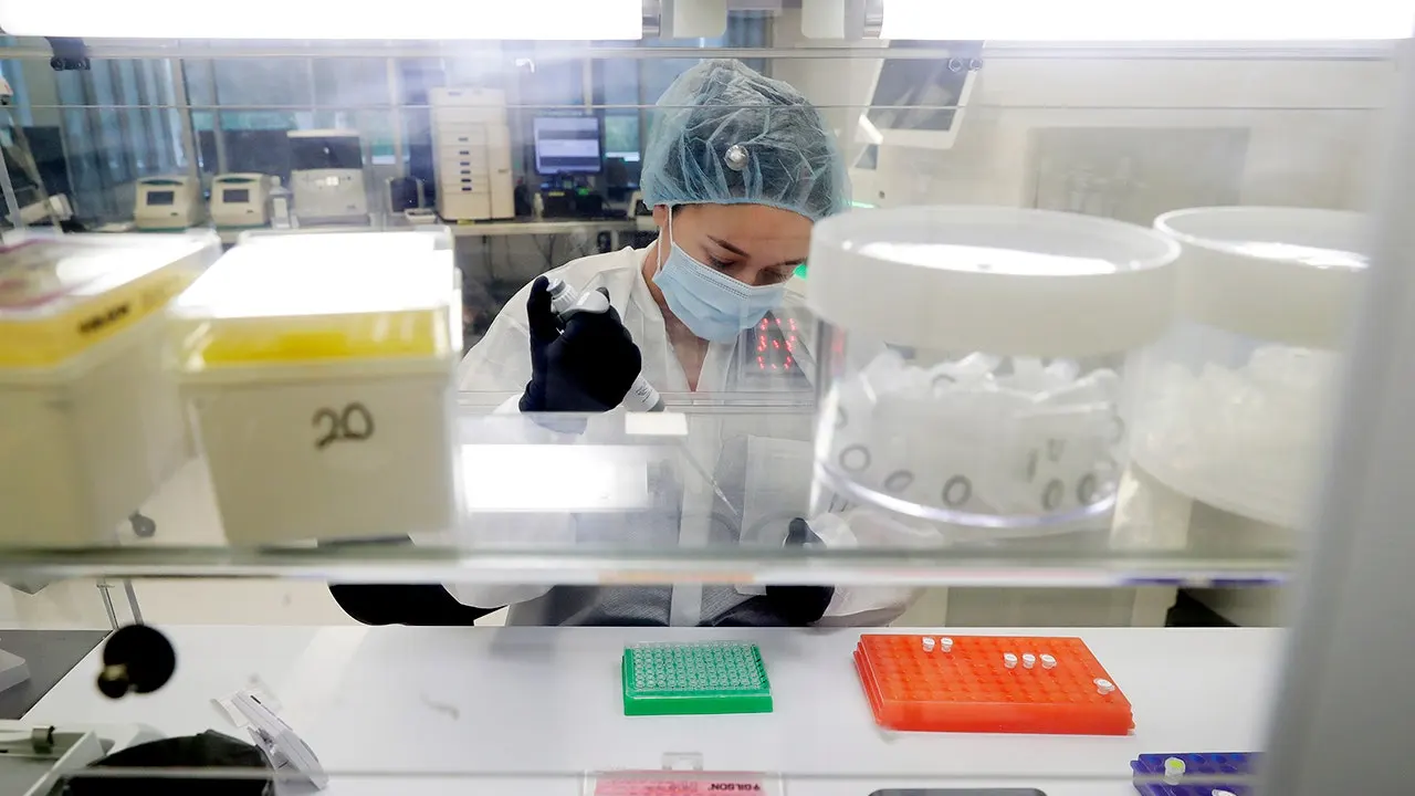 Amenaza de armas biológicas al descubierto: Anthropic da la alarma sobre actores extranjeros que planean experimentos con virus
