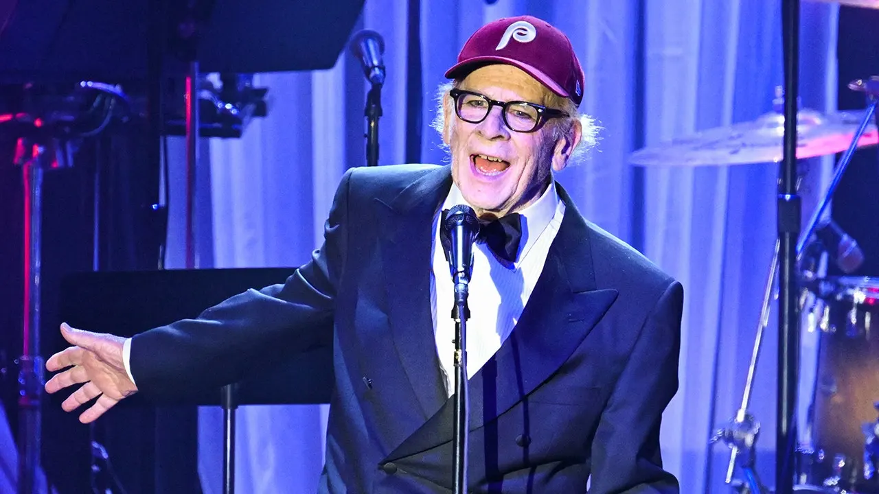 Art Garfunkel se suma a la creciente lista de celebridades que consideran mudarse al extranjero por la presidencia de Trump