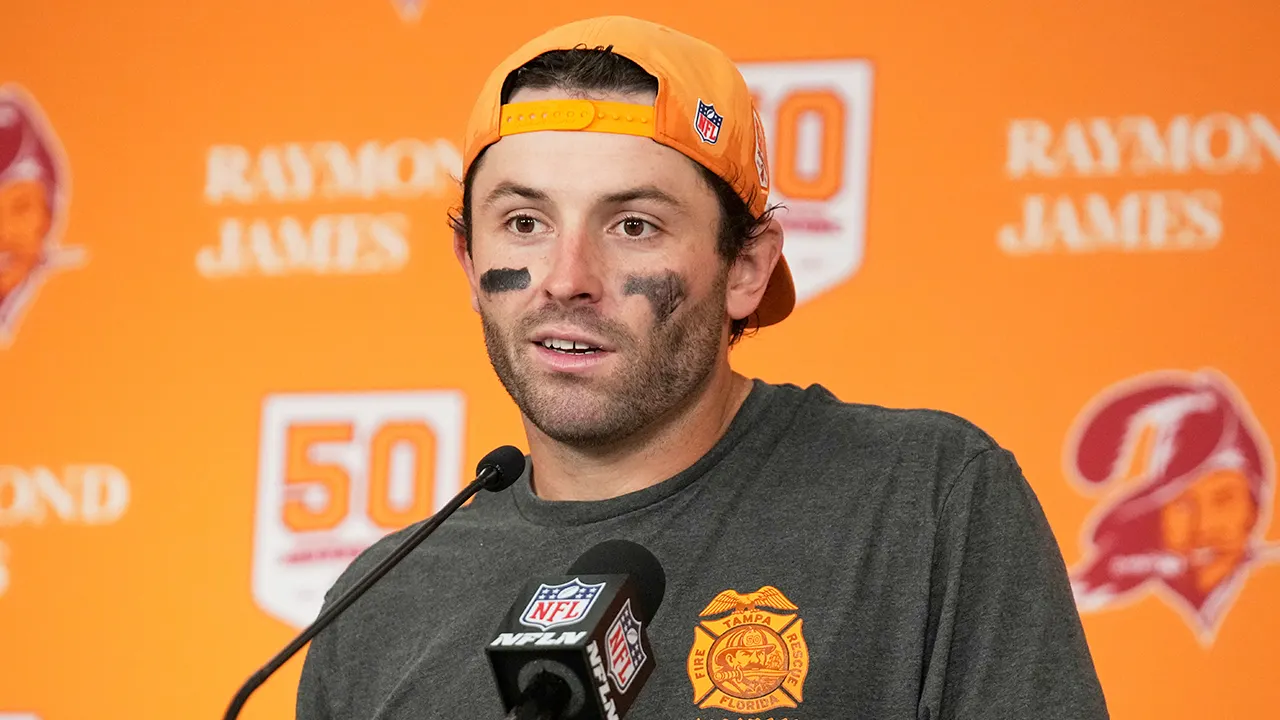 Baker Mayfield pierde una apuesta ante el entrenador Todd Bowles y pasa por "un par de días difíciles"