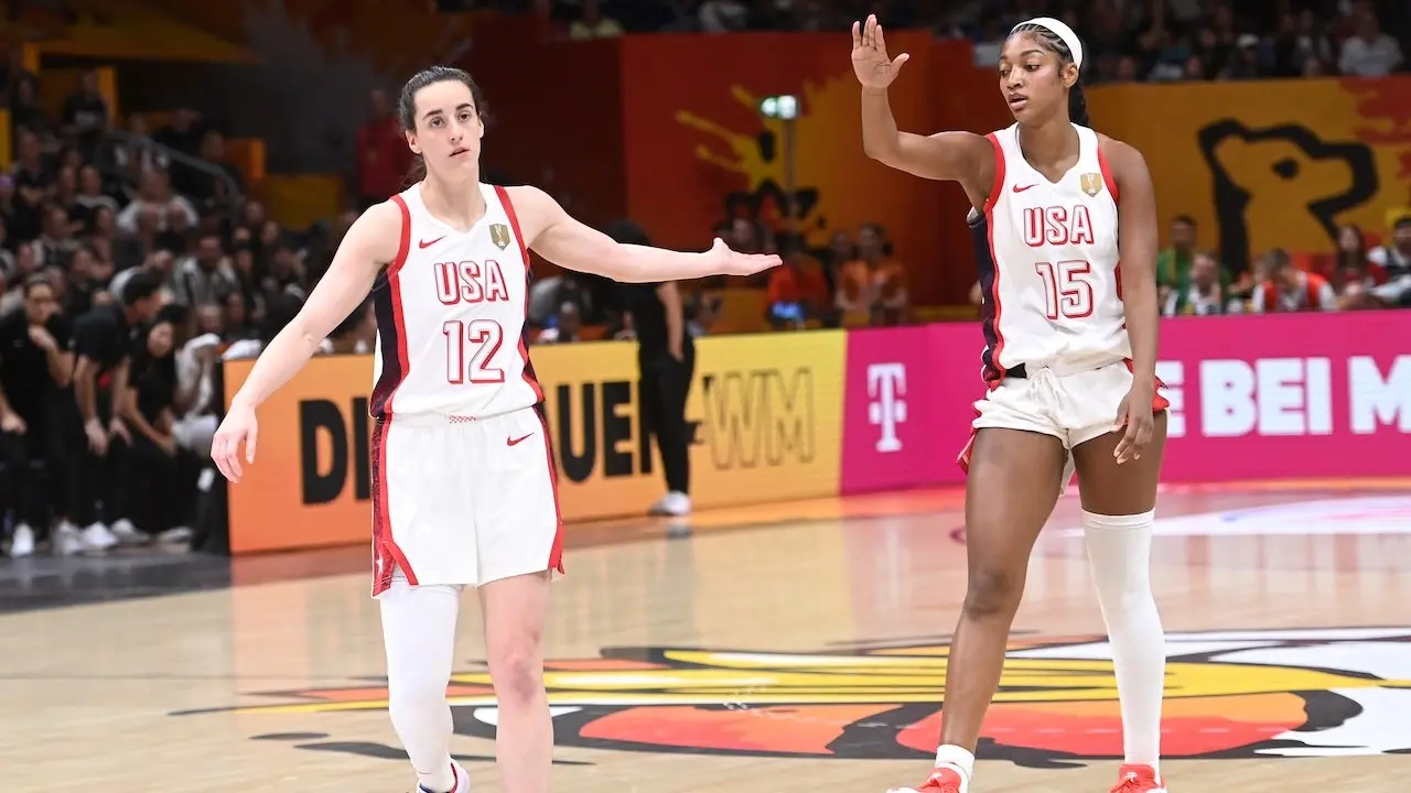 Caitlin Clark dice que ella y Angel Reese han 'sido amigas siempre' tras ganar la Copa del Mundo Femenina de la FIBA