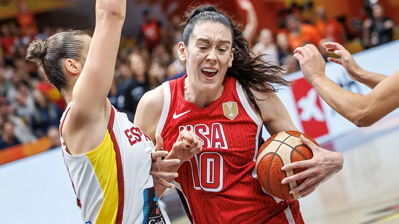 El equipo de EE. UU. sobrevive al susto de España con una remontada en el último cuarto para llegar a la final de la Copa del Mundo Femenina de la FIBA