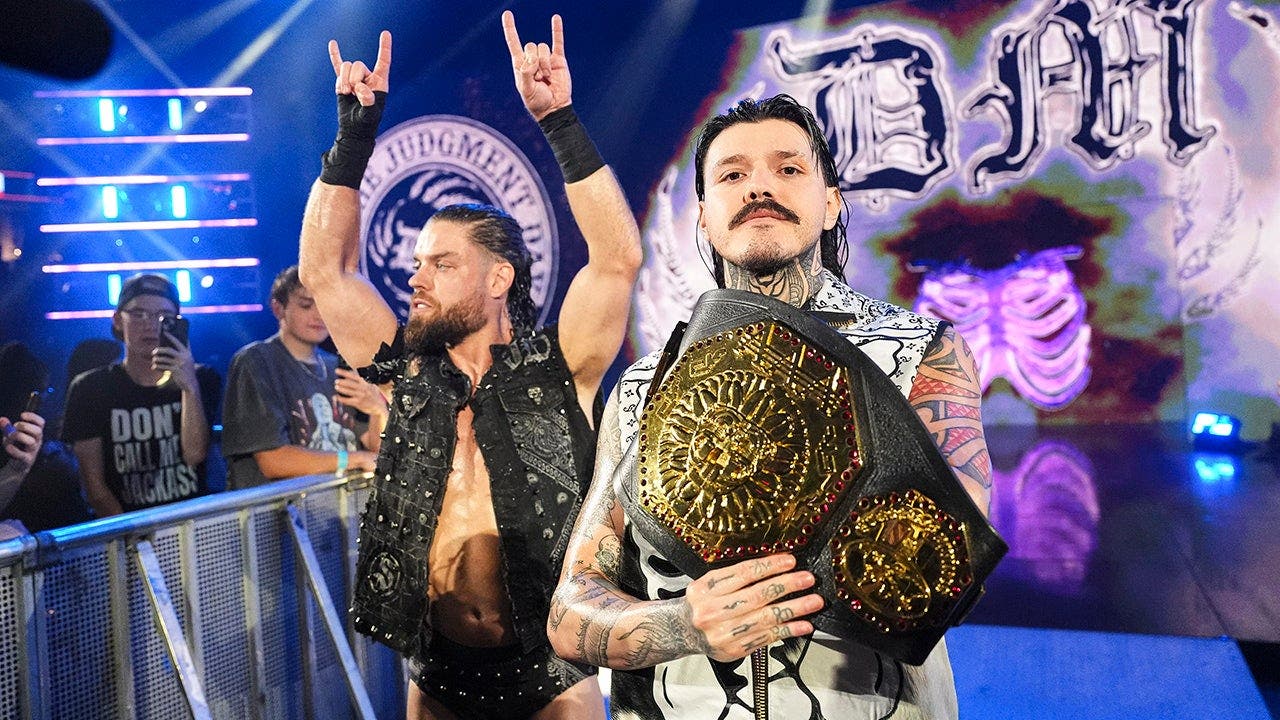 El mega campeón de AAA Dominik Mysterio es el paquete completo, según el comentarista de WWE Corey Graves