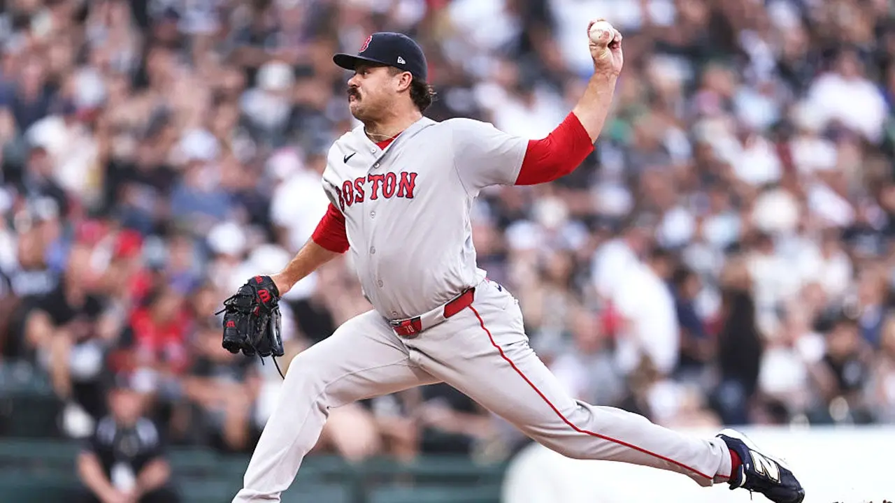 El novato bigotudo de los Red Sox, Payton Tolle, abre el juego con una entrada inmaculada y deja indefensos a los Royals
