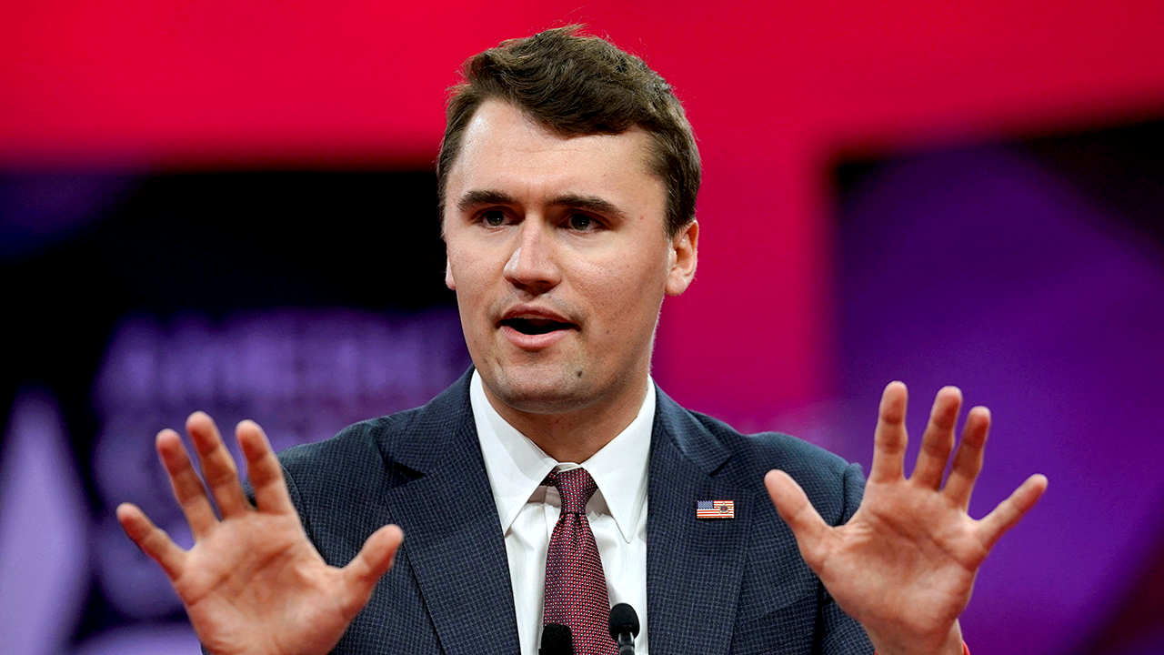 La Universidad de Tennessee condena folletos que parecen celebrar el asesinato de Charlie Kirk