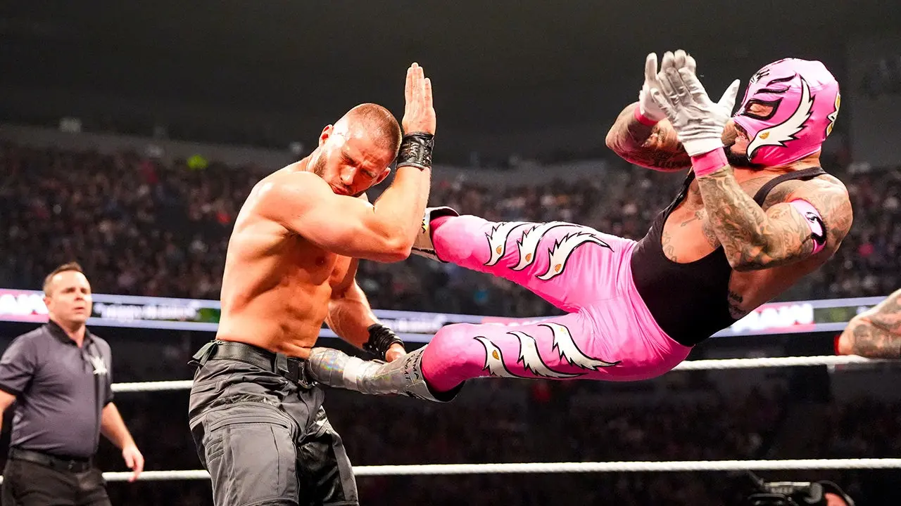 Rey Mysterio de la WWE reflexiona sobre su participación en Triplemanía y dice que no se inmuta ante su lucha con un gigante de 7 pies y 3 pulgadas