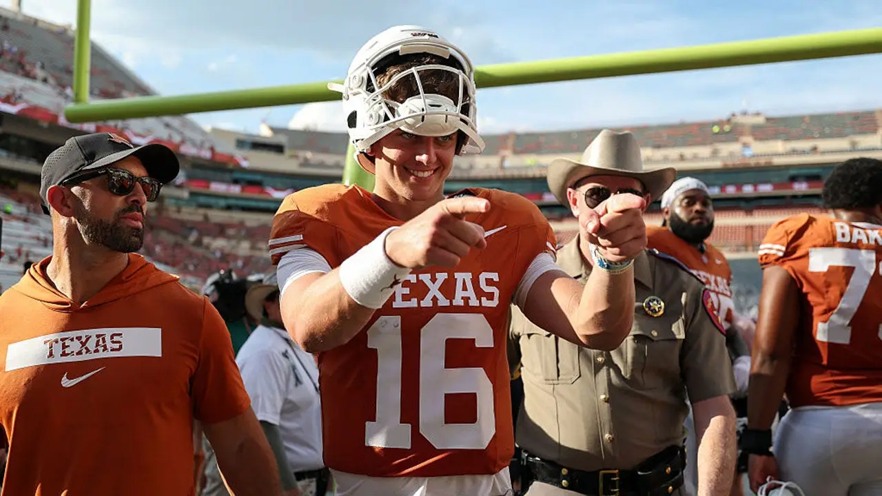 Texas contra Ohio State es más que una revancha: Un choque de gigantes del fútbol americano universitario impulsado por barbacoa