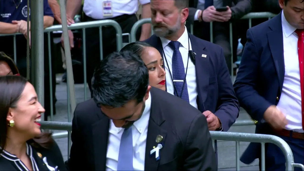Trump arremete contra AOC y Mamdani por reírse durante una ceremonia sagrada del 11 de septiembre en la Zona Cero