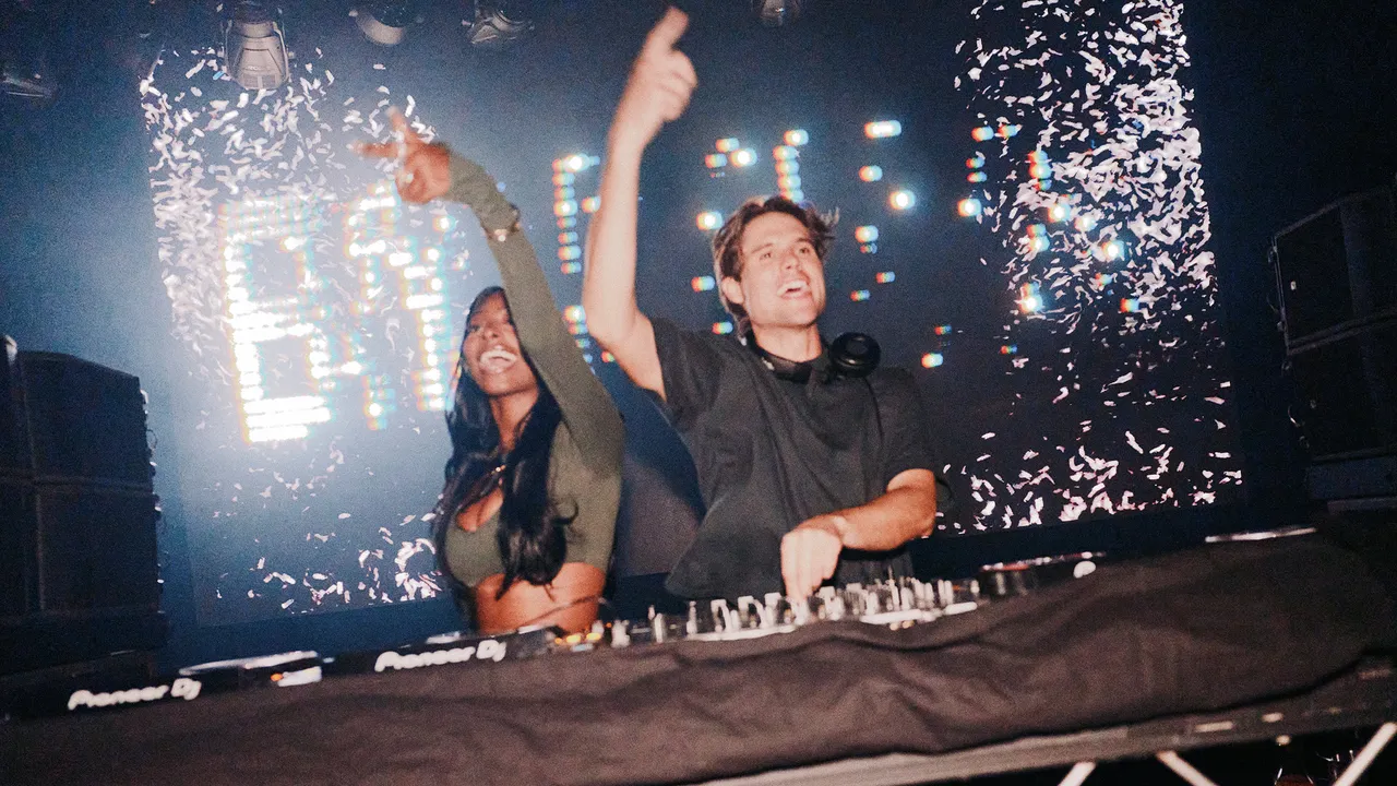 Entre bastidores en el Webster Hall con Bryce Alakai de Love Island