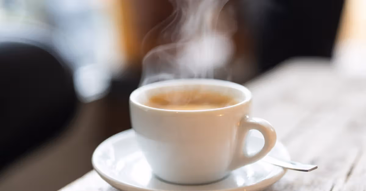 El café y el té muy calientes pueden dañar el esófago y aumentar el riesgo de cáncer