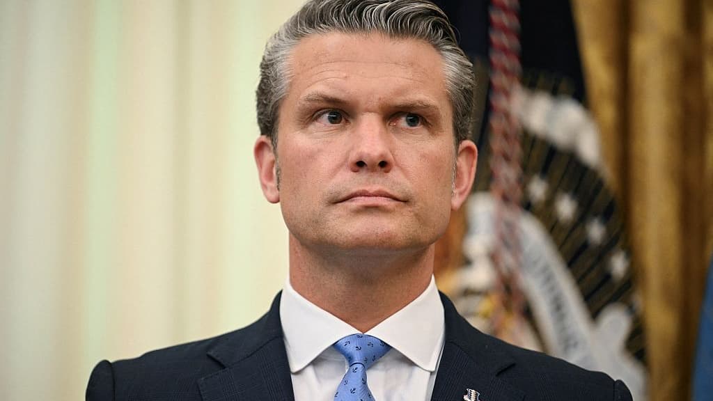 Congresista republicano presenta artículos de destitución contra el secretario de Defensa Pete Hegseth