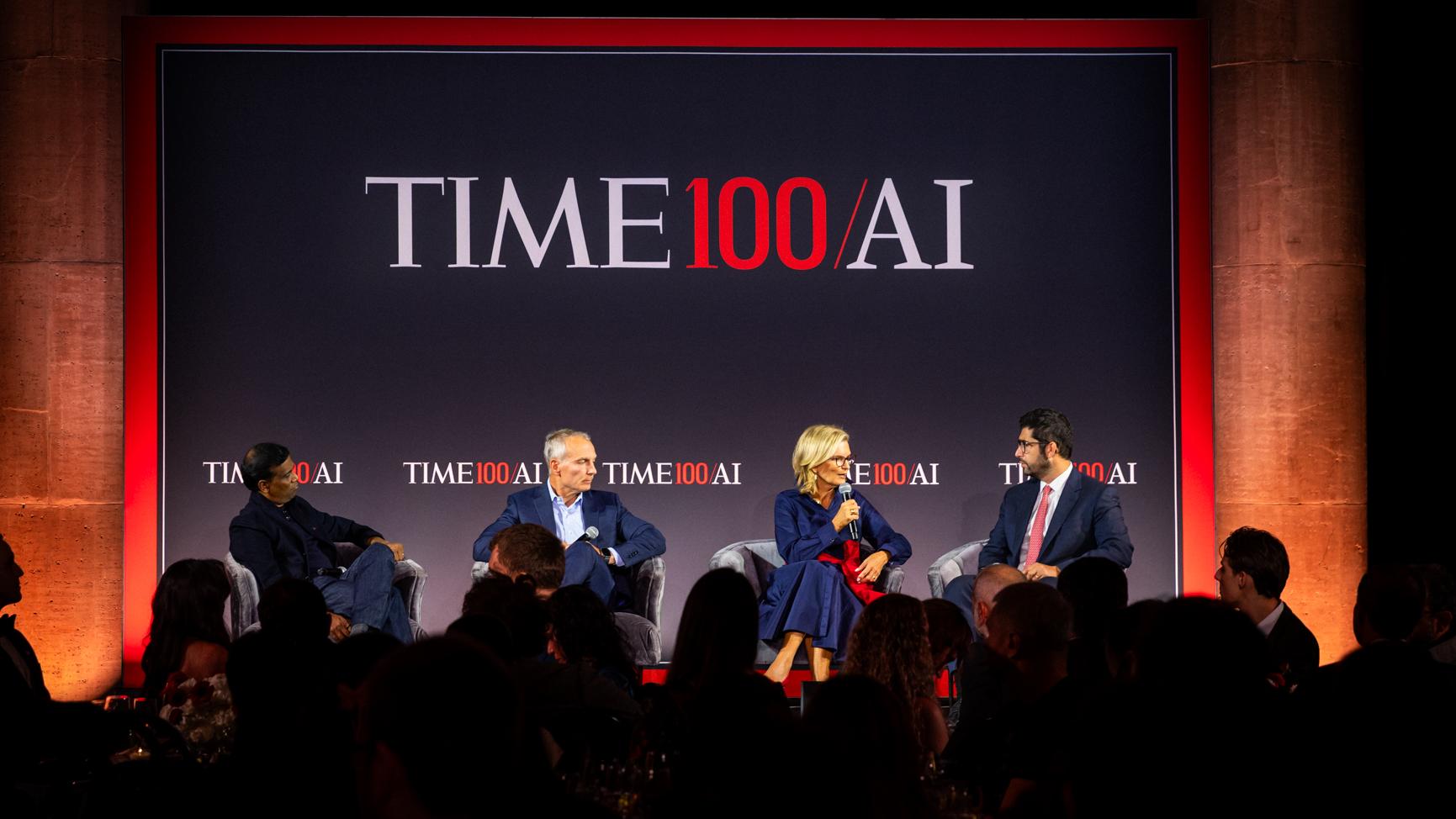 Panelistas discuten los impactos potenciales de la inteligencia artificial en la economía, para bien o para mal