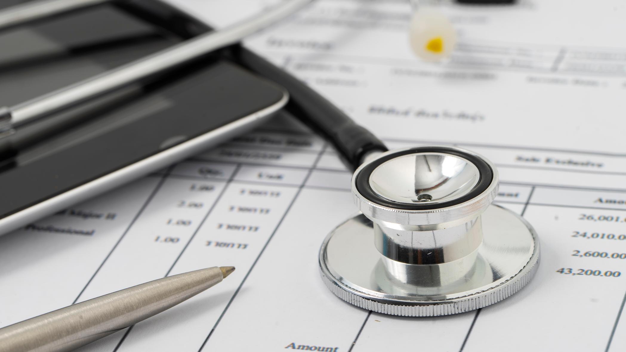 Tener seguro médico no previene las deudas por atención sanitaria