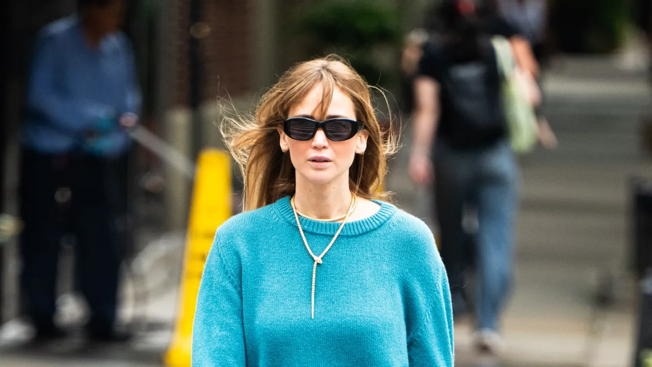 Jennifer Lawrence acierta de pleno con la fórmula del estilo de entretiempo