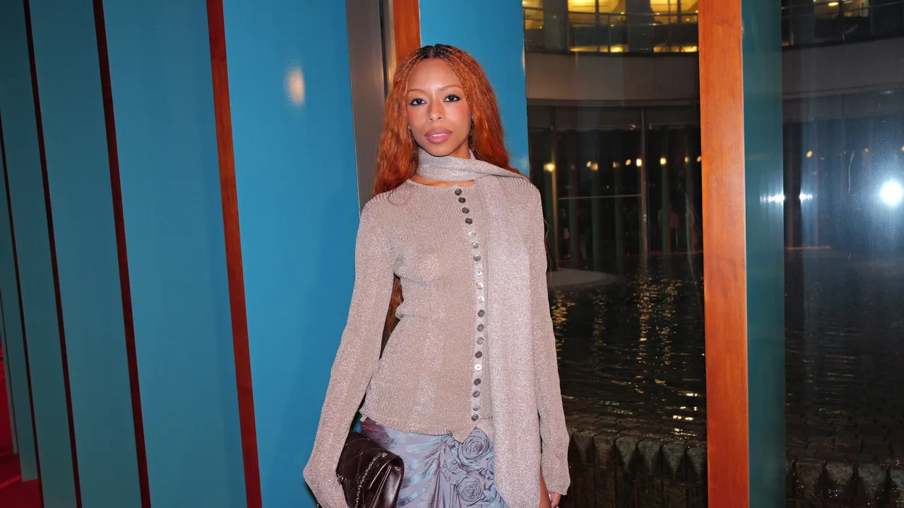 Ravyn Lenae intentó mantener su ritmo cardíaco bajo en Tory Burch
