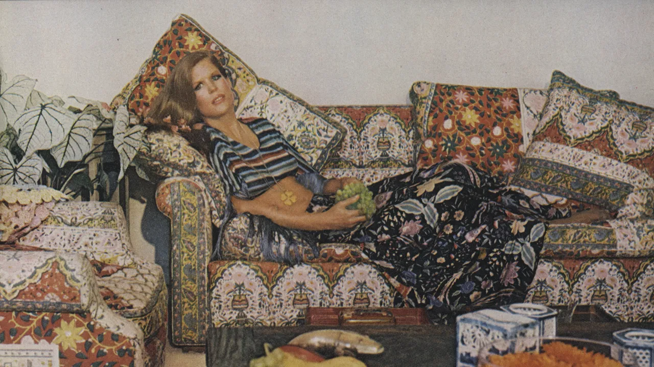 Vea el reportaje de Vogue de 1972 que inspiró la colección de ensueño Primavera 2027 de Anna Sui